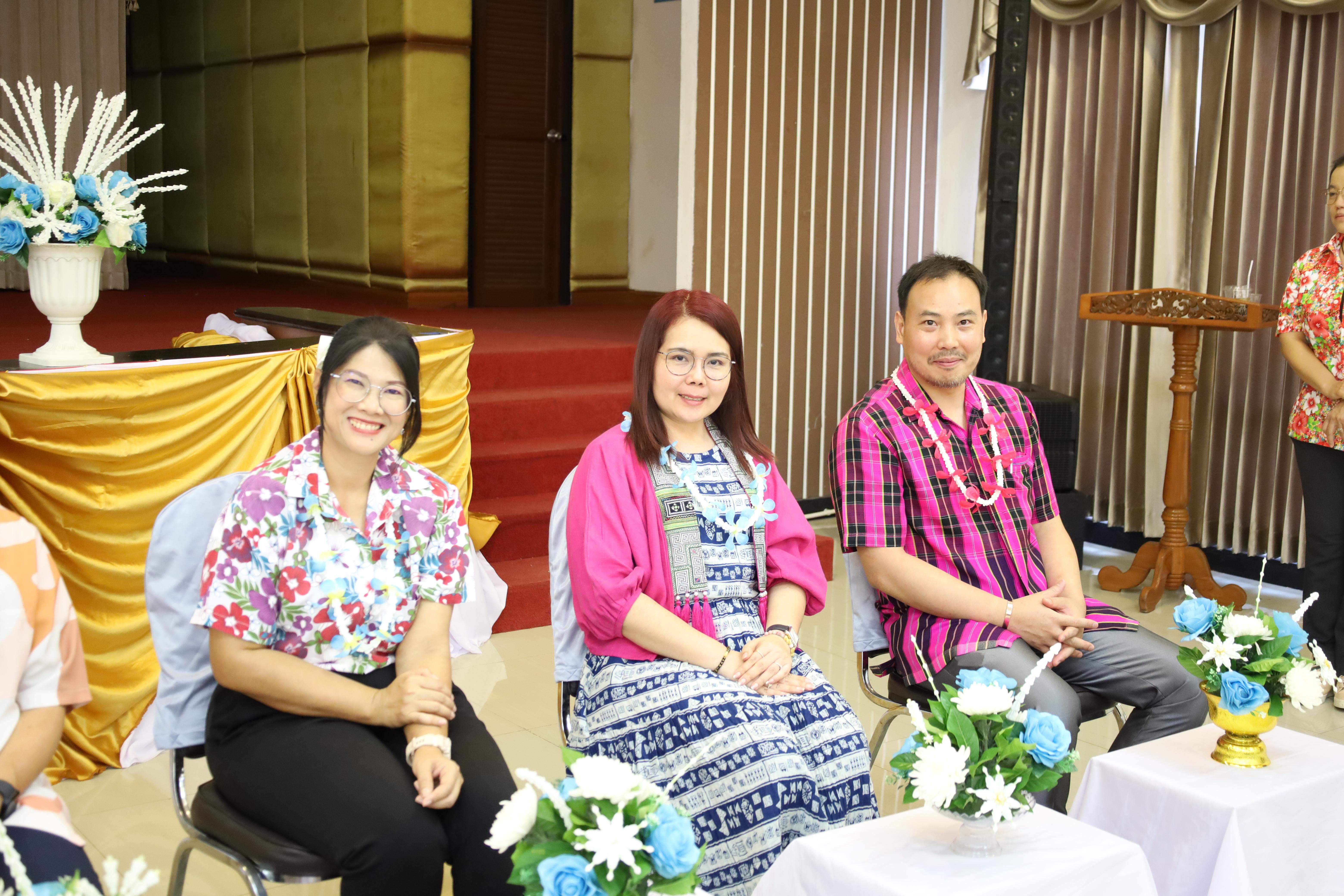 197. วันที่ 26 เมษายน 2568 สาขาการบริหารการศึกษา ได้จัดกิจกรรมรดน้ำดำหัวคณาจารย์ระดับบัณฑิตศึกษา ประจำสาขาการบริหารการศึกษา ณ ห้องประชุมครุร่มสัก 1 ชั้น 3 อาคารคณะครุศาสตร์